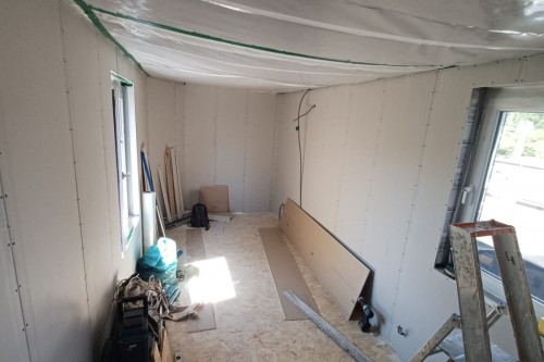 Renovatie kamer: isolatie/gyproc/OSB/laminaat/schilderen